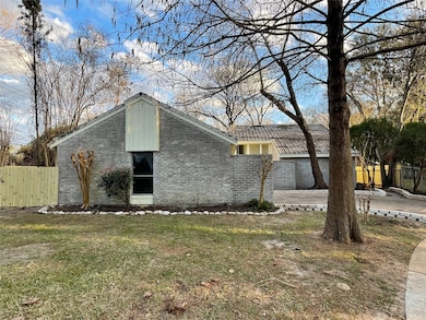 3903 Athlone Ct, Houston, TX 77088 - photo 2