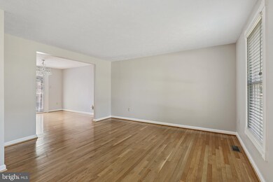 6325 Summercrest Dr, Columbia, MD 21045 - photo 4