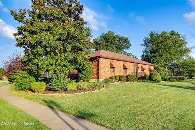 5801 Holly Oak Ct, Louisville, KY 40291 - photo 2