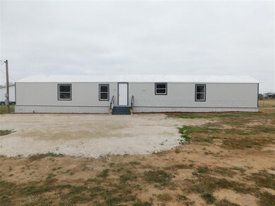 807 NE Front St, Millsap, TX 76066 - photo 3