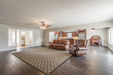 6828 N Comanche Ave, Warr Acres, OK 73132 - photo 5