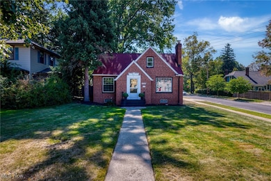 3330 Berkeley Rd, Cleveland, OH 44118 - photo 2