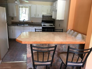KITCHEN BAR