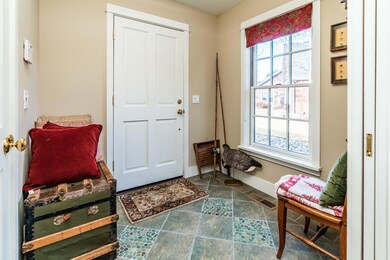 688 W Jefferson, Sisters-14