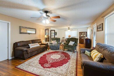 100 S Center St, Bonham, TX 75418 - photo 5