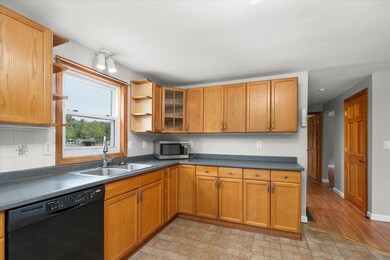 31 Syracuse Rd, Nashua, NH 03064 - photo 6