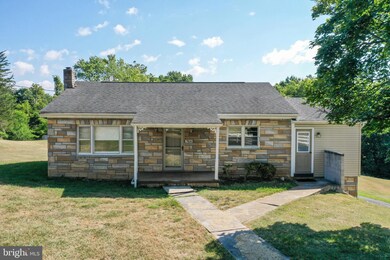 764 Ash St, Strasburg, VA 22657 - photo 2