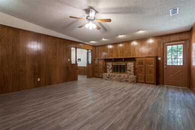 504 Mockingbird Ln, Weatherford, TX 76086 - photo 2