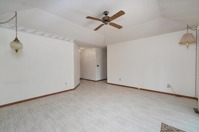 1028 W Whiteside St-21