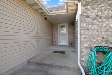 978 Hedge Dr, Nixa, MO 65714 - photo 2