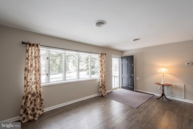 1428 Thies Dr, Pasadena, MD 21122 - photo 2