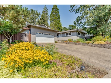 680 Collins Crest St, Gladstone, OR 97027 - photo 2