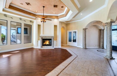 8305 E Leonora St-large-006-011-8305 E L