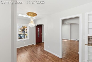 1781 Brys Dr, Grosse Pointe Woods, MI 48236 - photo 5