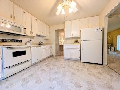 3707 Foxborough Terrace NE unit B, Cedar Rapids, IA 52402 - photo 4