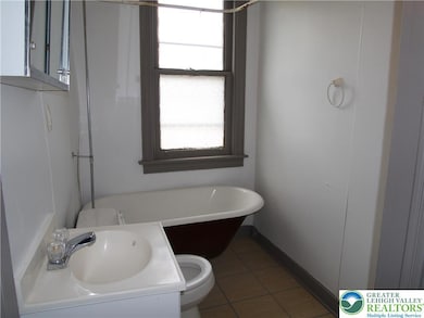 502 W Pennsylvania Ave unit 1/2, Pen Argyl, PA 18072 - photo 5