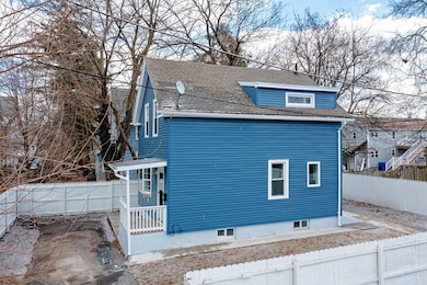 11 Carpenter Ct, Springfield, MA 01109 - photo 2