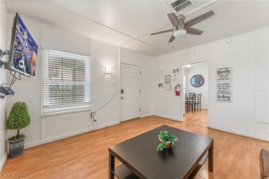 Main House, livingroom, entry
