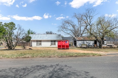 911 Hill St, Fredericksburg, TX 78624 - photo 2