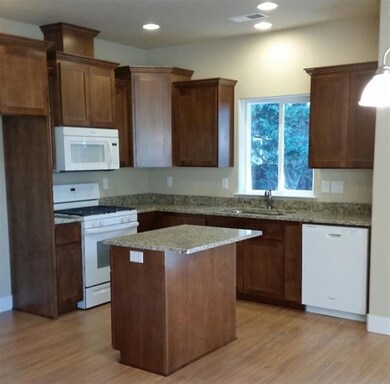 384 Live Oak Loop, Central Point, OR 97502 - photo 3