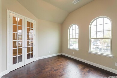 949 Carriage Loop, New Braunfels, TX 78132 - photo 6