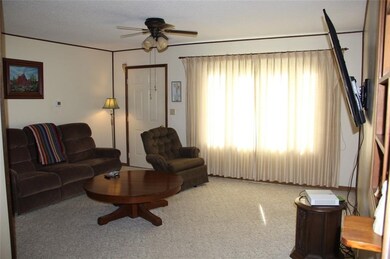 610 E 26th St S, Newton, IA 50208 - photo 6