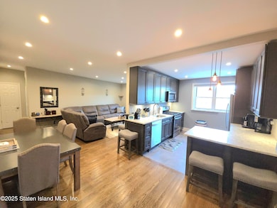 400 Maryland Ave unit 3d, Staten Island, NY 10305 - photo 7