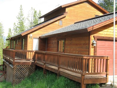 Front Deck/Walkway and Entry