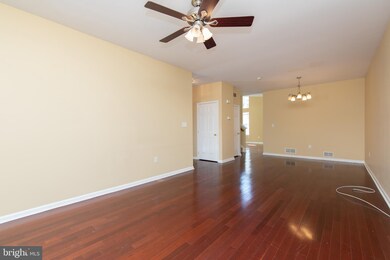 102 Chancellor Dr, Woodbury, NJ 08096 - photo 5