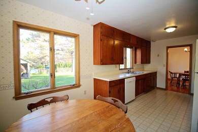 Kitchen Eat-In