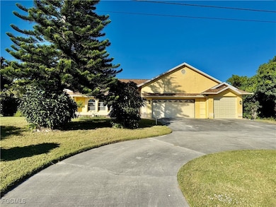 1427 Scenic St, Lehigh Acres, FL 33936 - photo 2