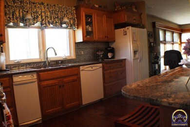 1405 SW Burnett Rd, Topeka, KS 66604 - photo 4