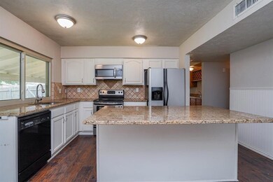 621 Spring Forest Dr, Bedford, TX 76021 - photo 4