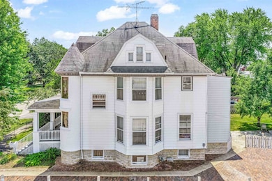 111 S Sycamore St, Genoa, IL 60135 - photo 2