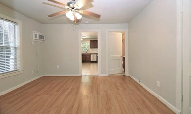 509 Caplin St, Houston, TX 77022 - photo 5