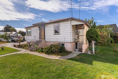 936 Vassar Ave, Wenatchee, WA 98801 - photo 2