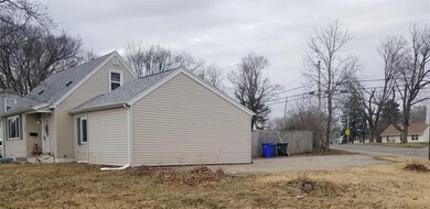 1900 Chandler St SW, Cedar Rapids, IA 52404 - photo 2