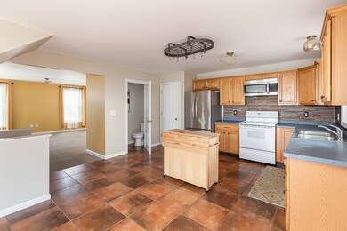 32 Daffodil Ct unit 32, South Grafton, MA 01560 - photo 4