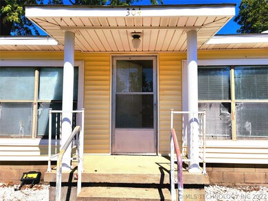 304 E Main St, Chouteau, OK 74337 - photo 2