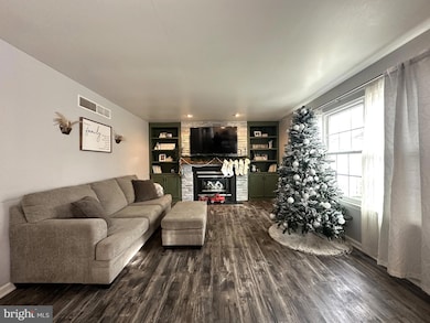 86 Spirit Ct, Blandon, PA 19510 - photo 2