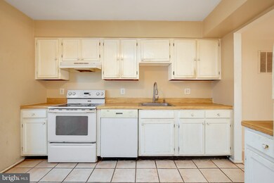 15949 Dorset Rd, Laurel, MD 20707 - photo 5