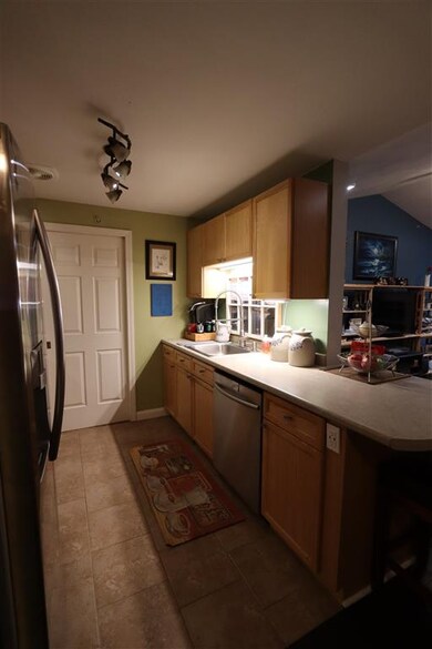 18 Crestview Cir unit 215, Londonderry, NH 03053 - photo 6