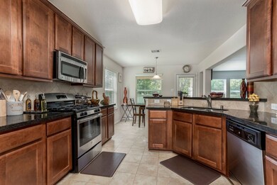 229 Midtown Park Dr, Alvin, TX 77511 - photo 6