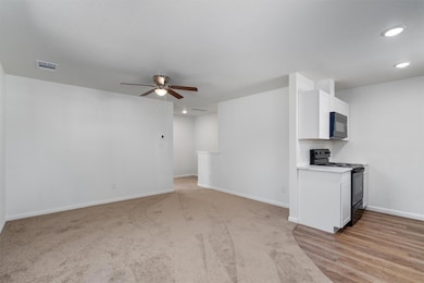 2002 W 2nd St unit 402, Taylor, TX 76574 - photo 2