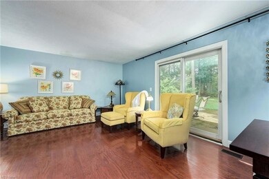 26272 Hickory Ln, Olmsted Falls, OH 44138 - photo 4