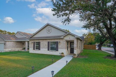 637 W Church St, Grand Prairie, TX 75050 - photo 2