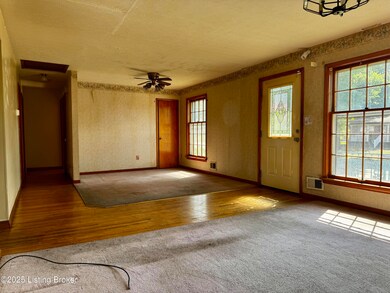 6105 Rocky Mountain Dr, Louisville, KY 40219 - photo 6