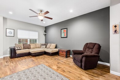 864 Gilbert St. pic 5 - L.R.
