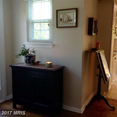 208 Finchingfield Ct, Sterling, VA 20165 - photo 5