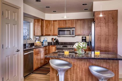 Kitchen & Bar